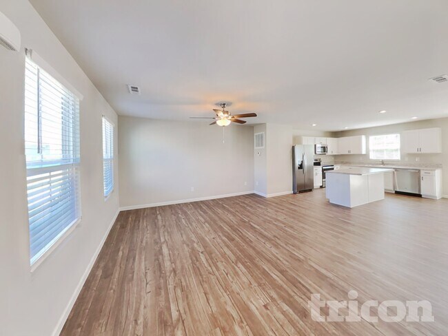 1163 Concord Springs Dr in White House, TN - Foto de edificio - Building Photo