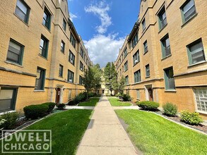 2342 N Spaulding Ave, Unit 2332.5-1A in Chicago, IL - Building Photo - Building Photo
