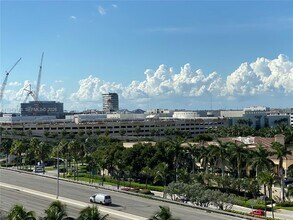 3300 NE 191st St in Aventura, FL - Building Photo - Building Photo