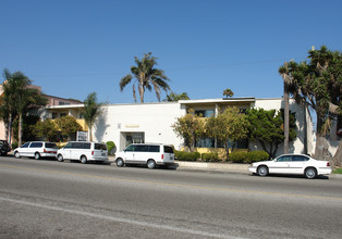 Newport Apartments in Oxnard, CA - Building Photo - Building Photo