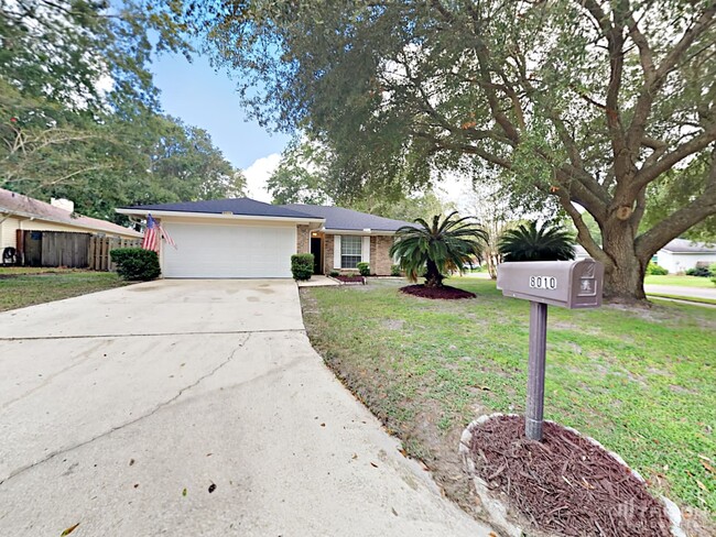 8010 Bagpipe Ln in Jacksonville, FL - Building Photo - Building Photo