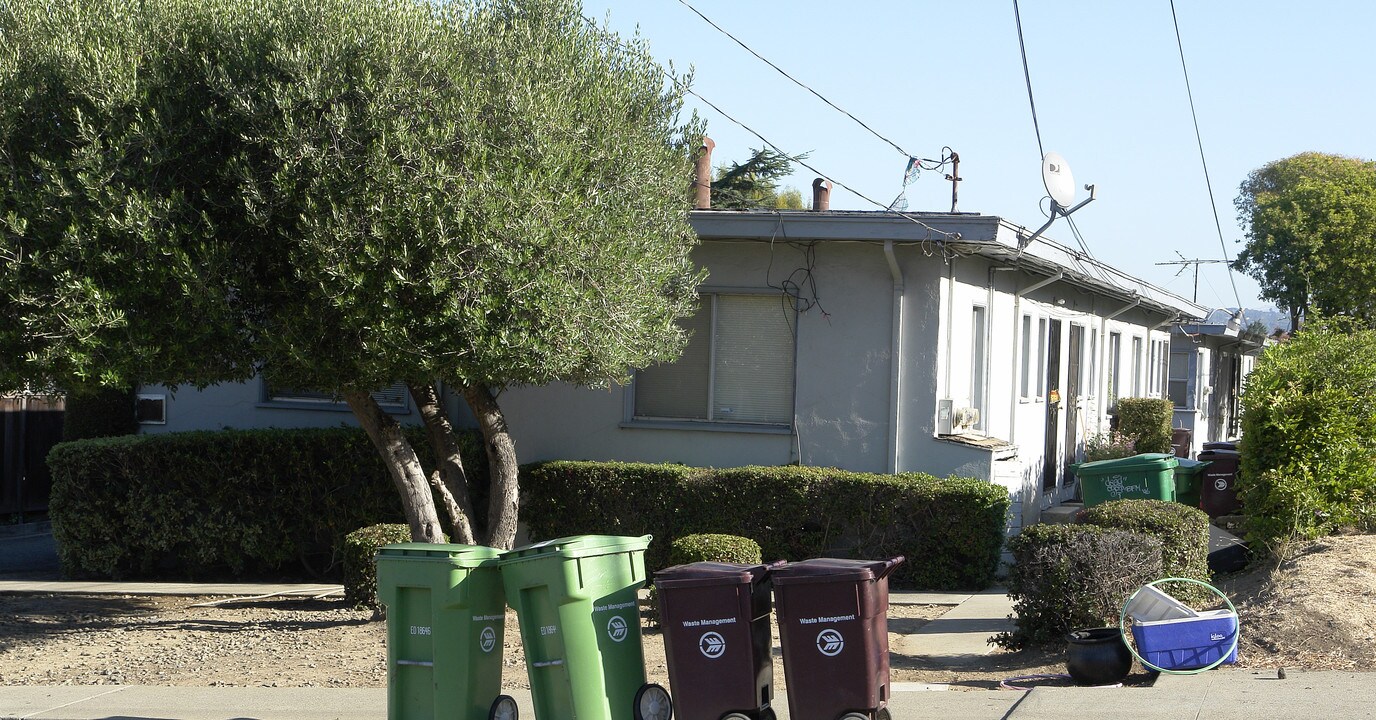 24012 2nd St in Hayward, CA - Building Photo