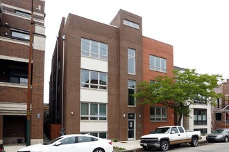 2736 N Ashland Ave in Chicago, IL - Foto de edificio - Building Photo