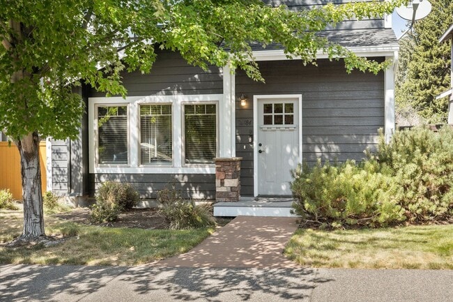 20184 Merriewood Ln in Bend, OR - Building Photo - Building Photo