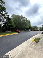 4031 Quiet Creek Dr in Fairfax, VA - Foto de edificio - Building Photo