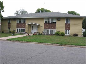 505 E Spring St in Redwood Falls, MN - Building Photo