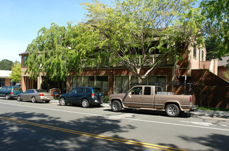 Loyola Plaza in Los Altos, CA - Foto de edificio - Building Photo