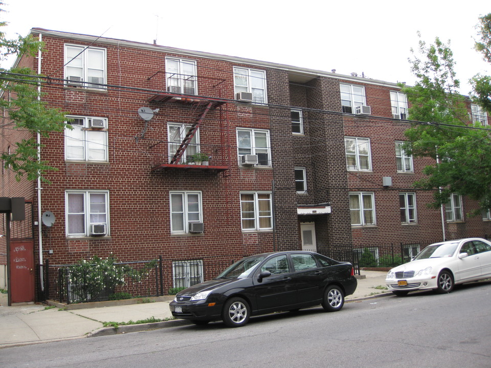 545-555 E 82nd St in Brooklyn, NY - Building Photo