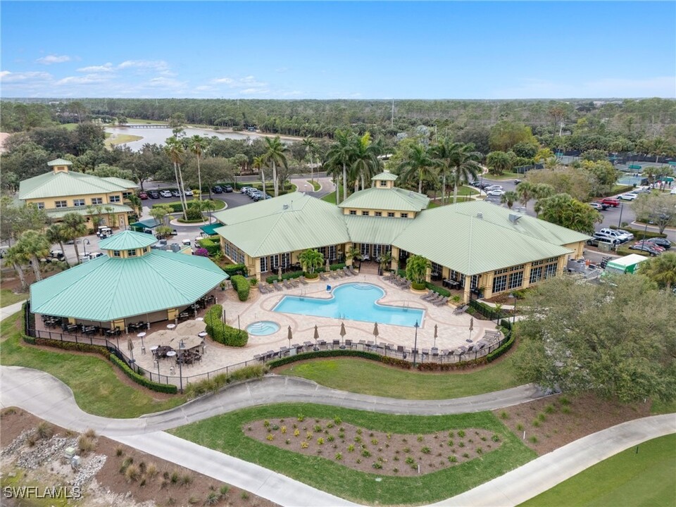 4000 Loblolly Bay Dr in Naples, FL - Foto de edificio