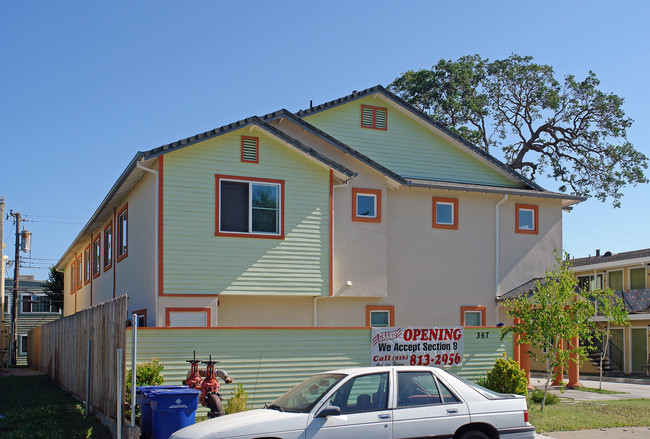 367 Mobley Ave in Sacramento, CA - Foto de edificio - Building Photo