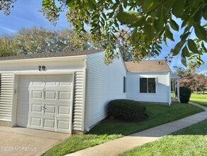 79 Greenwood Dr in Freehold, NJ - Building Photo - Building Photo