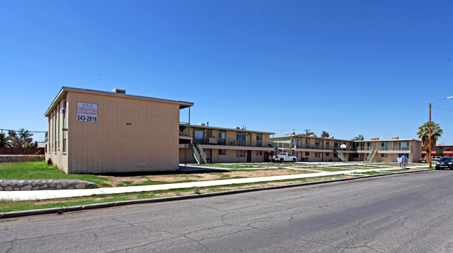 Reyes Apartments in El Paso, TX - Building Photo - Building Photo