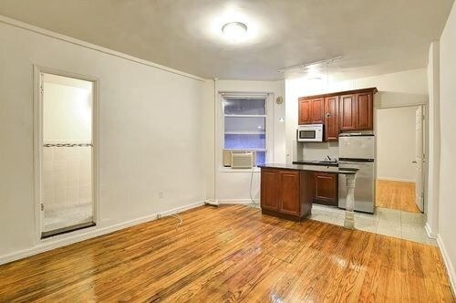 140 W 71st St in New York, NY - Building Photo - Building Photo