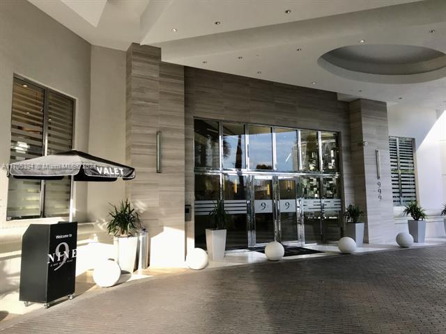 999 SW 1st Ave, Unit 1516 in Miami, FL - Building Photo - Building Photo