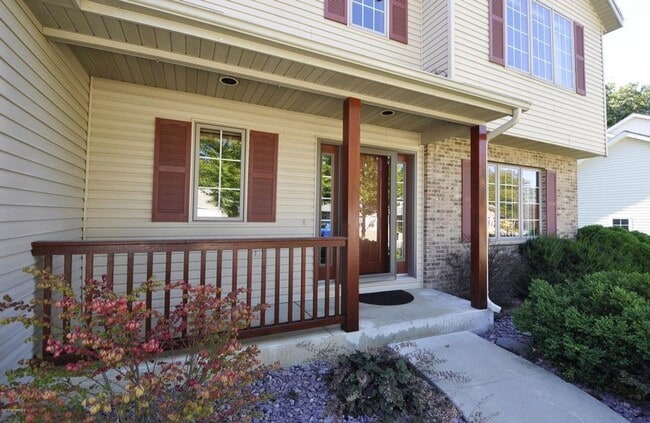 918 Southern Woods Pl SW in Rochester, MN - Building Photo - Building Photo