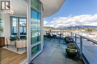 499 Broughton St in Vancouver, BC - Building Photo