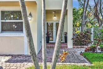 2620 NE 214th St in Miami, FL - Building Photo - Building Photo