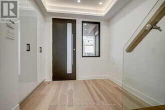 230 Willow Ave in Toronto, ON - Building Photo - Building Photo