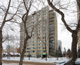 9921 104th St NW in Edmonton, AB - Building Photo - Building Photo