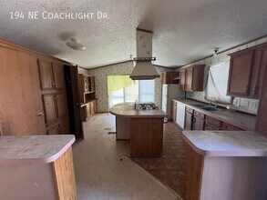 194 Coachlight Dr in Topeka, KS - Building Photo - Building Photo