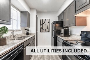 Flats at Brentwood in Fort Worth, TX - Building Photo