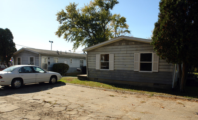 120 Gibbens Ln in Belpre, OH - Foto de edificio - Building Photo