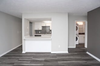 Meridian Court South in Indianapolis, IN - Foto de edificio - Building Photo