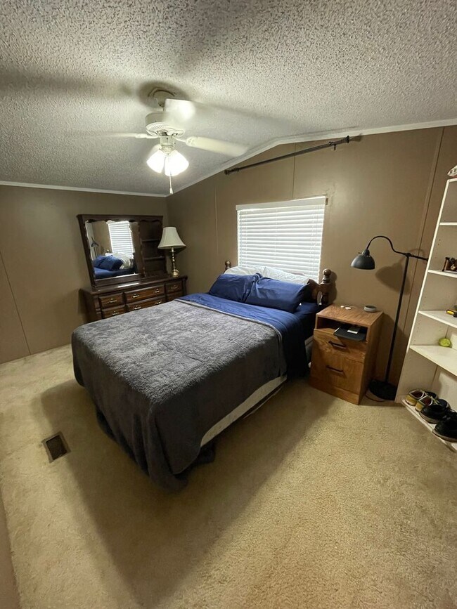 property at 1100 Stonegate Dr