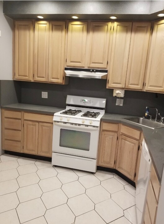9417 96th St in Ozone Park, NY - Building Photo