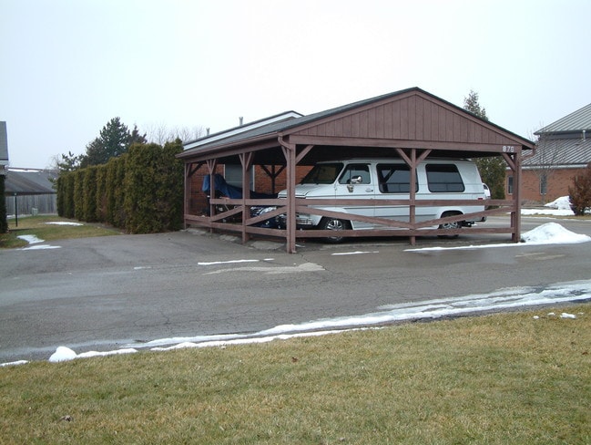876 Franklin Rd in Waynesville, OH - Foto de edificio - Building Photo