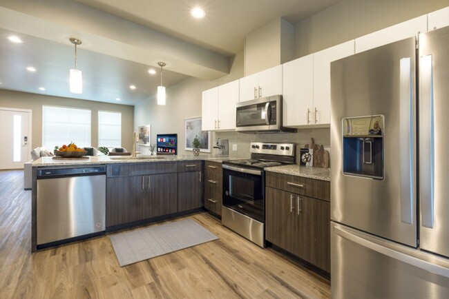 200 Canyon Pkwy, Unit D11 in Selah, WA - Building Photo - Building Photo