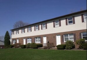 2220 Harsh Ave SE in Massillon, OH - Building Photo