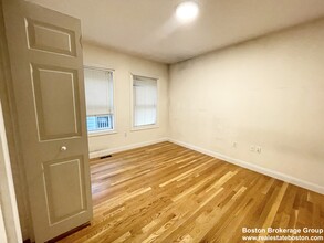 128 Hillside St, Unit 3 in Boston, MA - Building Photo - Building Photo