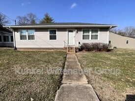 221 Gilbert St in Belleville, IL - Building Photo