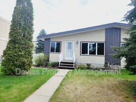 3913-115A 115a St NW in Edmonton, AB - Building Photo