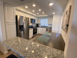 5575 Gulf Blvd in St Pete Beach, FL - Foto de edificio - Building Photo