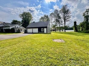 73 South Rd in Farmington, CT - Building Photo - Building Photo