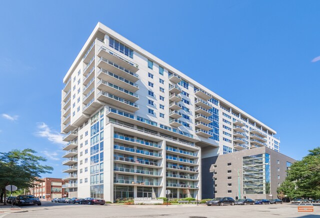 910 W Huron St in Chicago, IL - Building Photo