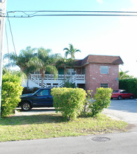 821 NE 18th Ct in Fort Lauderdale, FL - Foto de edificio - Building Photo