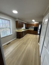 565 Paris St in Mc Kenzie, TN - Foto de edificio - Building Photo