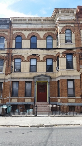 6 Family in Ridgewood in Ridgewood, NY - Building Photo