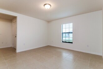 4176 High Ridge Ave in Spring Hill, FL - Building Photo - Building Photo