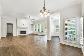 30 Vista Cove Cir in Spring, TX - Building Photo - Building Photo
