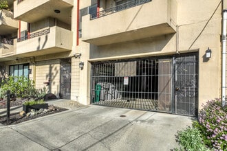 320 Park View Ter in Oakland, CA - Building Photo - Building Photo