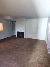 2060-2070 Fulkerth Rd in Turlock, CA - Foto de edificio - Building Photo