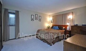 7268 Sunnyslope Dr in Osseo, MN - Building Photo - Building Photo