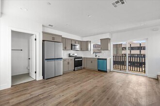 860 N Hudson Ave in Los Angeles, CA - Building Photo - Building Photo