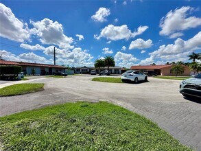 9481 SW 10th St in Miami, FL - Building Photo - Building Photo