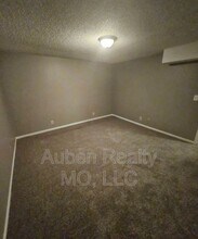 11757 Wood Oak Ave in Richmond, MO - Building Photo - Building Photo