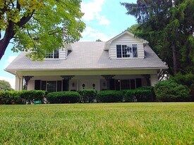 3030 Hardale Blvd, Unit 2 Upper in Ottawa Hills, OH - Building Photo